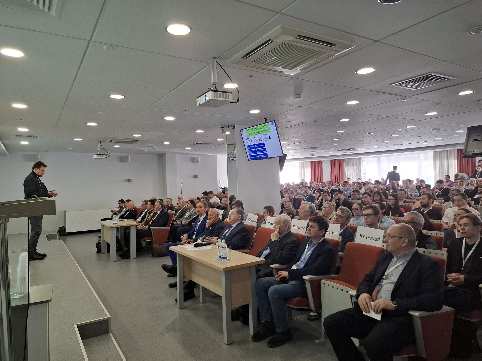 В Нижнем Новгороде начал работу XXIX Cимпозиум «Нанофизика и наноэлектроника» 